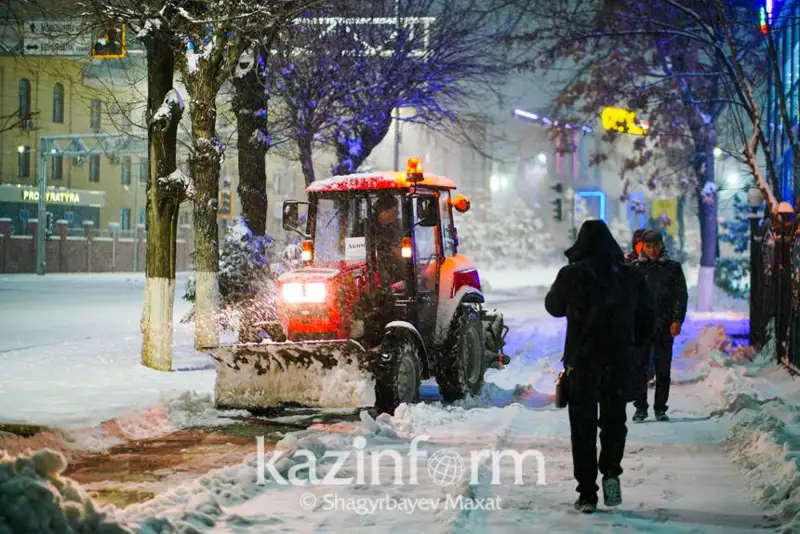 Шымкентте қалың қар: Құлап, мертіккен адамдар саны өсті