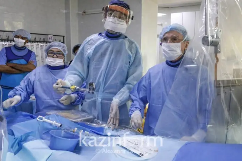 Редкие операции трем пациентам по системе ОСМС провели в столице