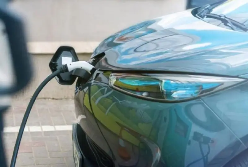 Iran osy aıda tuńǵysh jergilikti elektromobılin tanystyrmaq