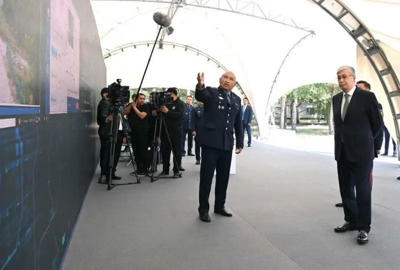 Президенту РК продемонстрировали принцип работы мобильного приложения «Қорғау»