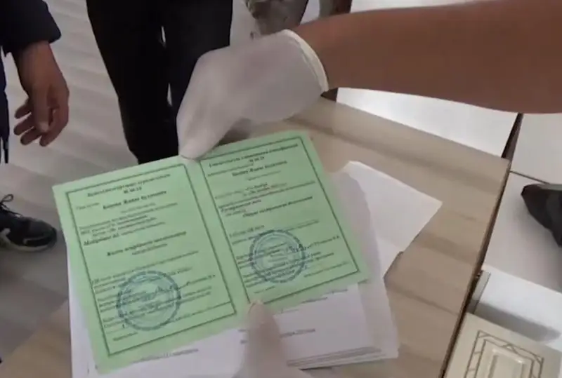 Продававшую поддельные медицинские документы группу задержали в Жетысуской области