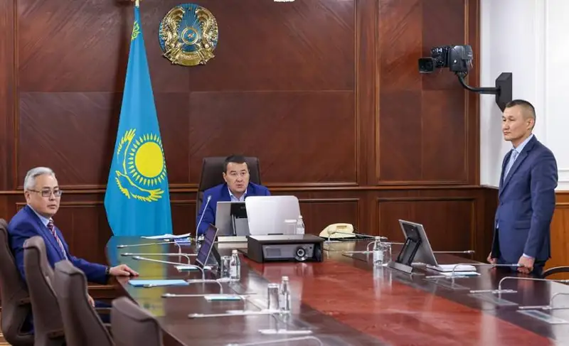 Премьер Казахстана представил коллективу МЧС нового министра