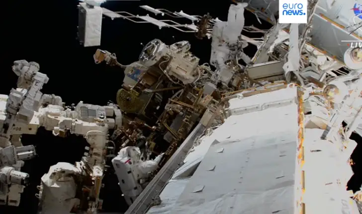 تاريحتا تۇڭعىش رەت اراب استروناۆتى اشىق عارىشقا شىقتى