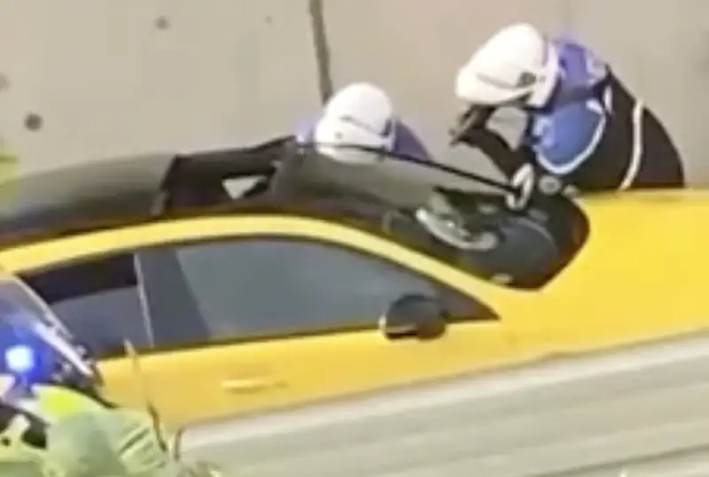 В пригороде Парижа вспыхнули беспорядки после применения полицейским оружия