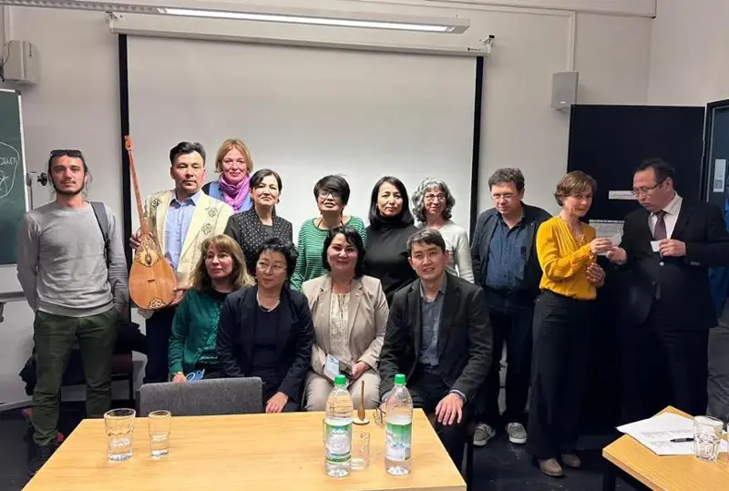 جاس قازاق اقىندارىنىڭ ولەڭدەرى «ورتالىق ازيا جىر انتولوگياسىنا» ەندى