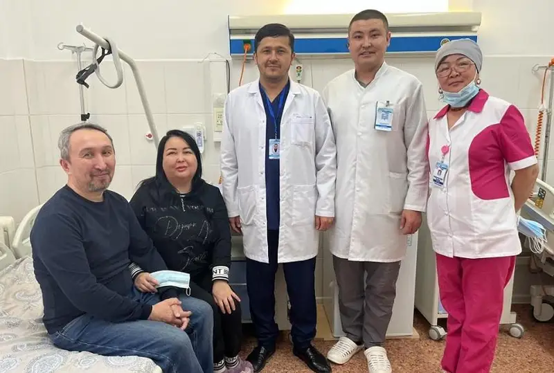 Aqtóbede kúıeýi áıeline bir búıregin berdi