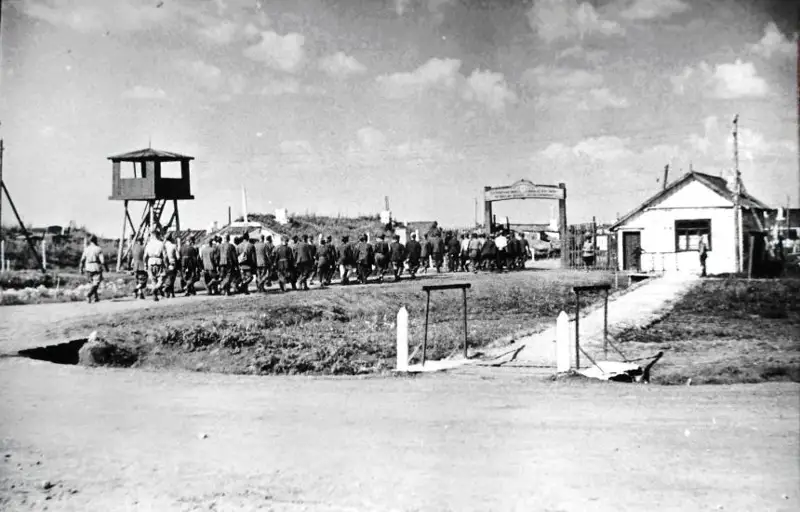 قازاقتار وتىرعان لاگەرلەر