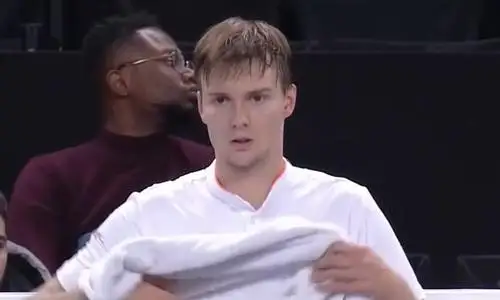 Лучший теннисист Казахстана Александр Бублик не сумел выйти в финал турнира в Марселе