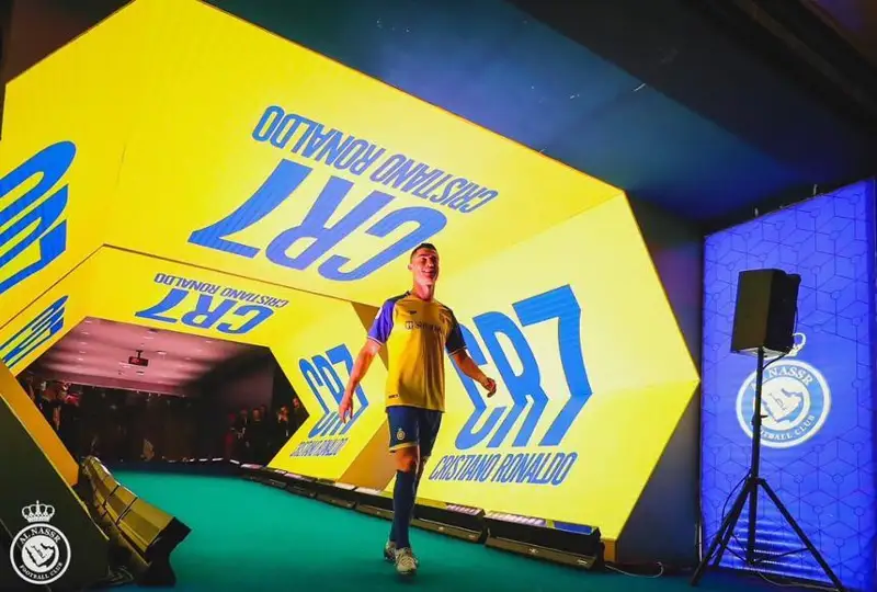 Роналду янги клубига расман таништирилди