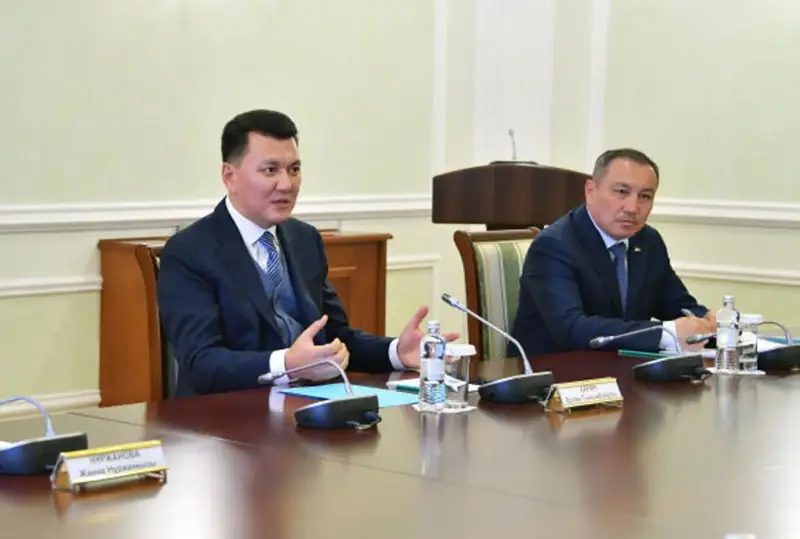 Госсоветник встретился с руководителями фракций Мажилиса Парламента