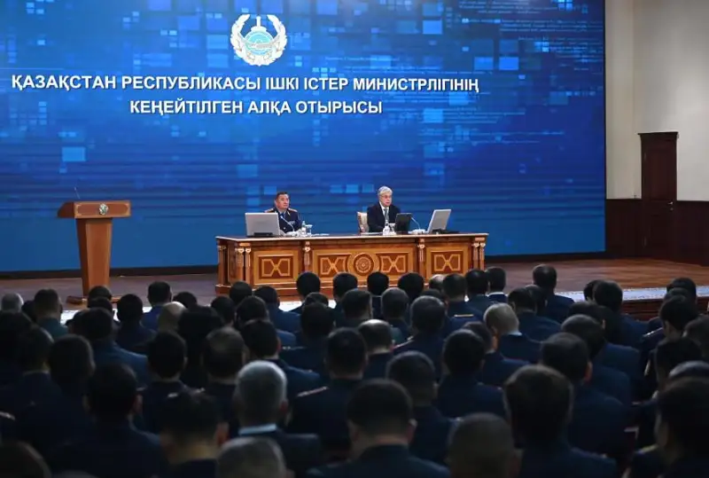 Важно проявлять сдержанность, не допускать грубости - Глава государства обратился к полицейским