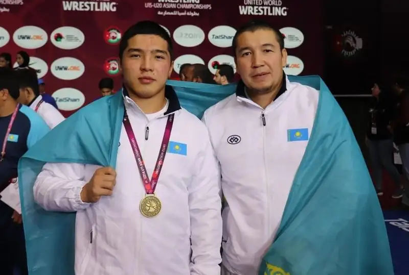 Казахстан занял третье место на молодежном ЧА по вольной борьбе