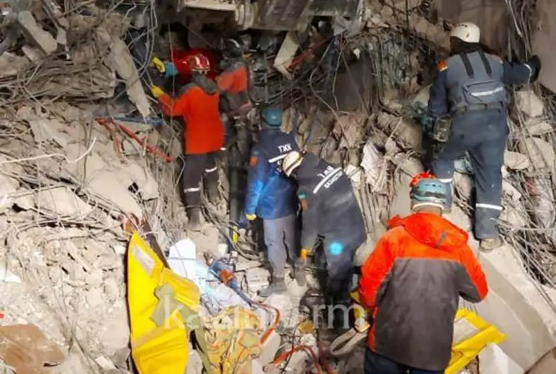 МЧС Казахстана из-под завалов в Турции извлечены тела 85 погибших