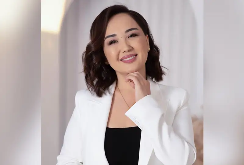 Акция «Жүрек жылуы»: Ляйля Султанкызы подарит домбру школьнику из Астаны