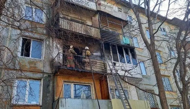 11 человек эвакуировали при пожаре в Усть-Каменогорске