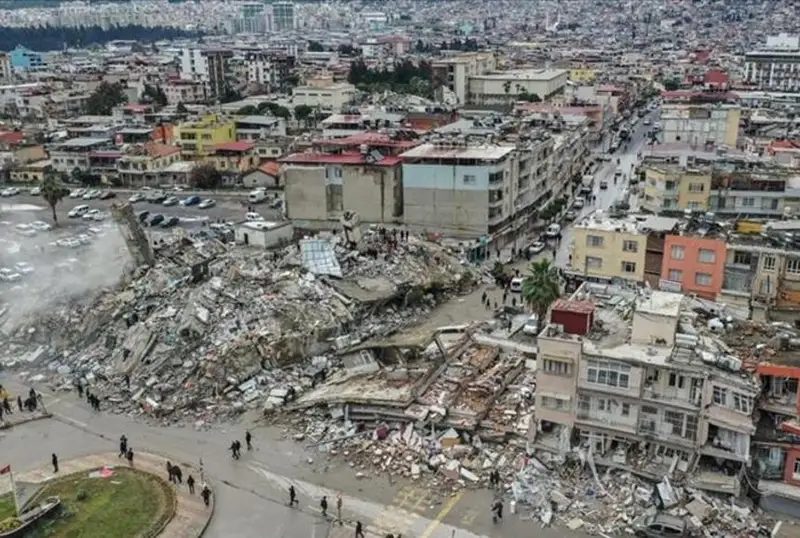 Число жертв землетрясения в Турции достигло 3381 человек