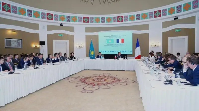 哈法两国政府间合作委员会第15次会在阿斯塔纳举行  双方签署6份合作文件