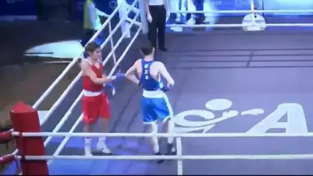 قازاقتان جەڭىلىپ قالعان وزبەك بوكسشى قول الىسپاي، جىلاپ جىبەردى - ۆيدەو