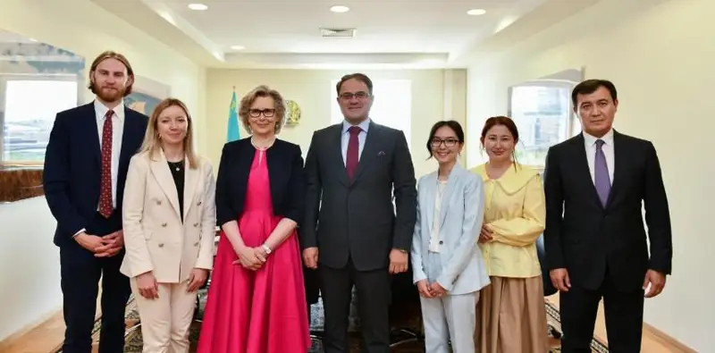 哈副外长会见欧安组织议会大会主席