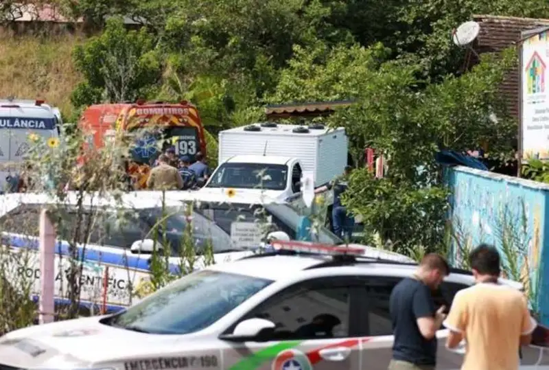 Бразилияда эркак боғчадаги болаларга болта билан ҳужум қилди