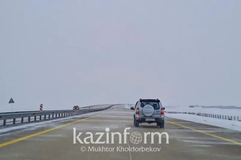 Из-за метели закрыто 65 дорог: на блок-постах скопилось более 1000 авто