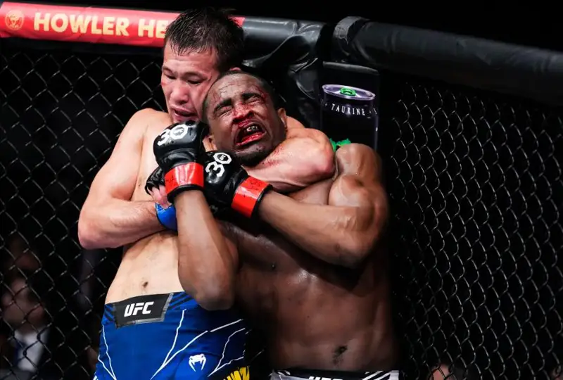Самый зрелищный бой года: Шавкат Рахмонов вызвал восхищение UFC