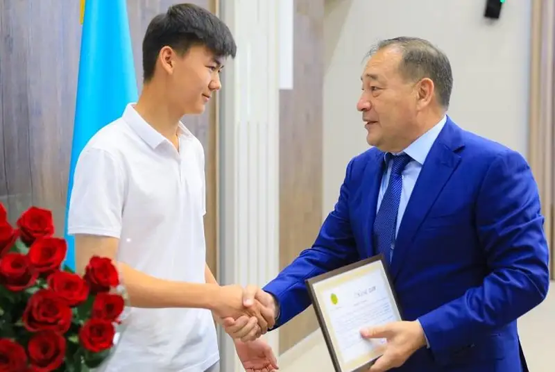 Школьник переплыл Илек и спас тонущего ребенка