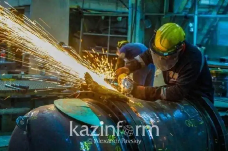 Минтруда провело расчеты по спецвыплатам работникам, занятым во вредных условиях труда