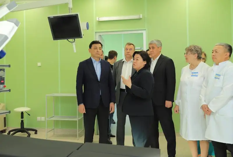 Алтай Кульгинов посетил больницы Карагандинской области