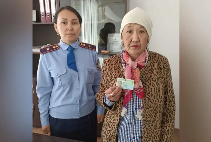 40 jyldaı KSRO pasportymen júrgen atyraýlyq jańa kýálik aldy