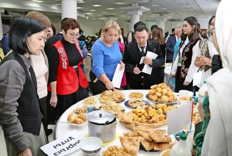 Традиции и кухню народов, празднующих Наурыз, представили карагандинские студенты