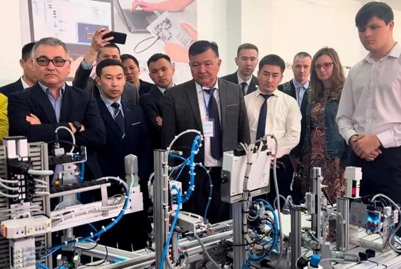 Техностартапы представили таразские студенты на форуме «ZHEIF-2023»