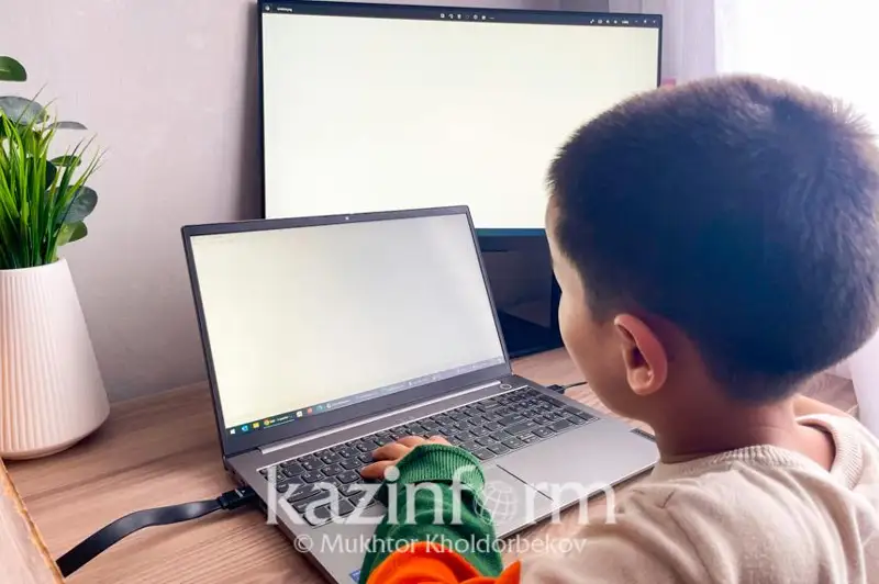 Занятия в школах перевели в онлайн-формат в Атырау