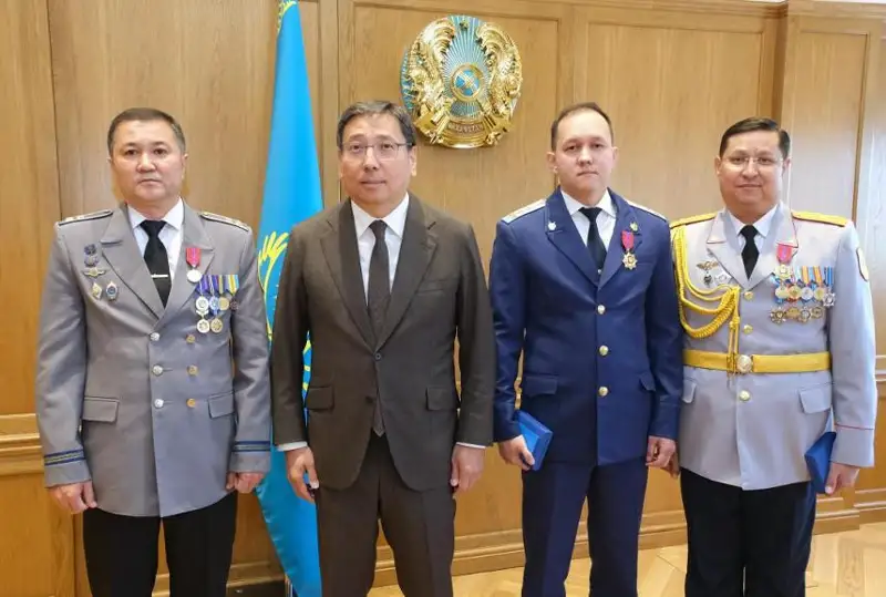 Ерболат Досаев вручил госнаграды от имени Президента РК