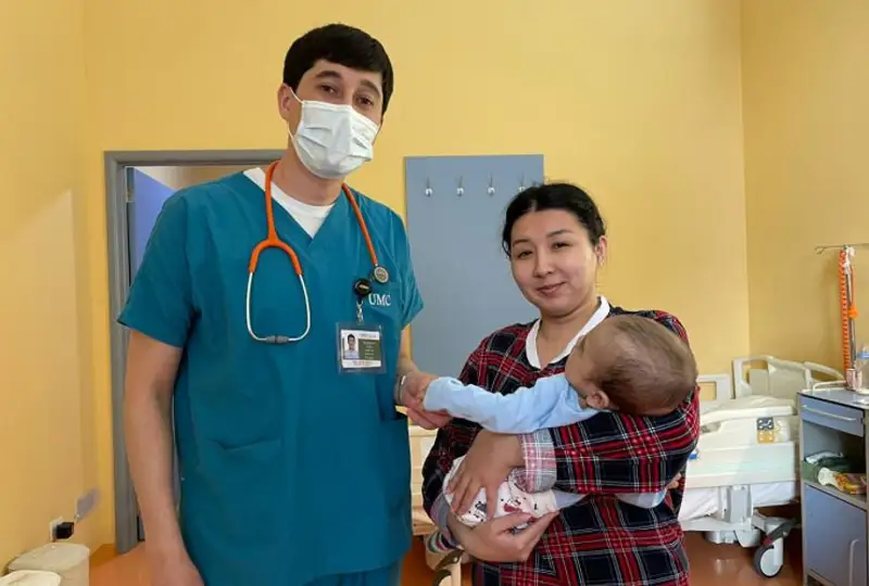 Astanada 7 aılyq náresteniń baýyry almastyryldy, donor – ákesi