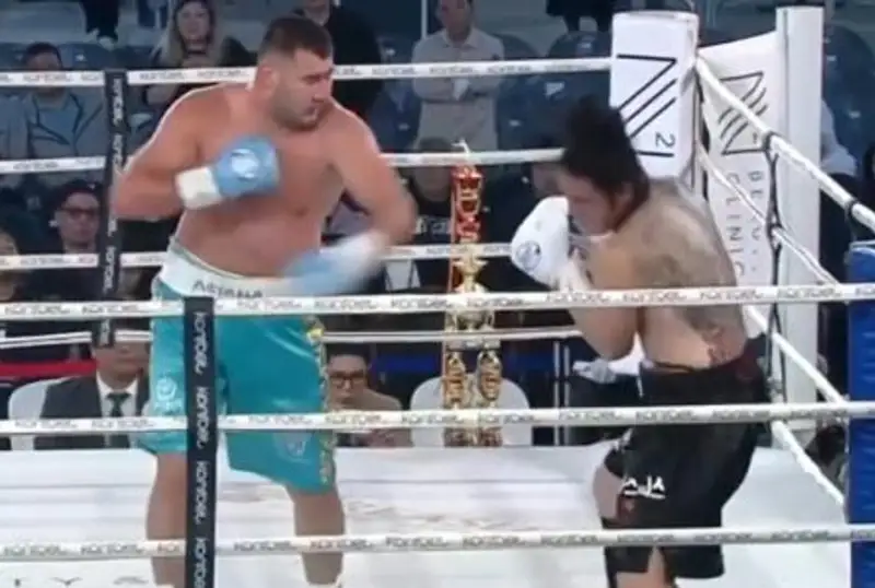 Супертяж Нурсултан Аманжолов нокаутировал южнокорейца у него на родине