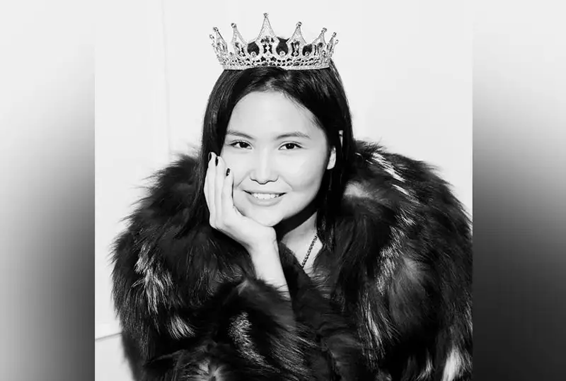 Бибисара Асаубаева примерила корону и футболку капитана сборной Аргентины