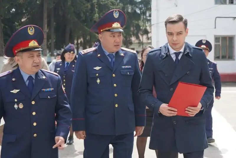 Артур Ластаев и Аружан Саин ознакомились с условиями содержания несовершеннолетних осужденных