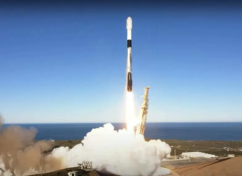 SpaceX запустила ракету-носитель с 49 спутниками сети Starlink