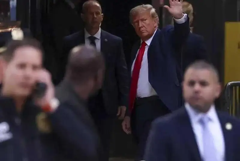 С Дональда Трампа сняли арест: магнат не признал себя виновным по 34 пунктам обвинения