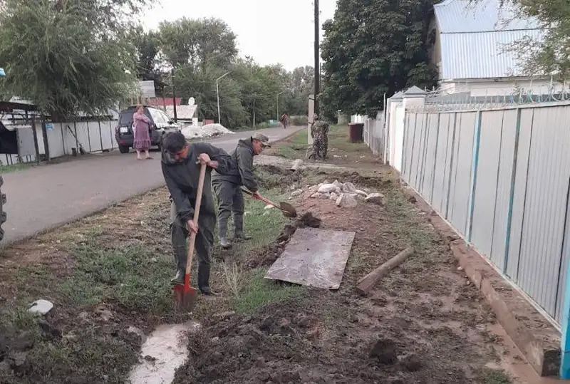 Жетісу облысында су басқан ауылдың тұрғындары мектепке орналастырылды