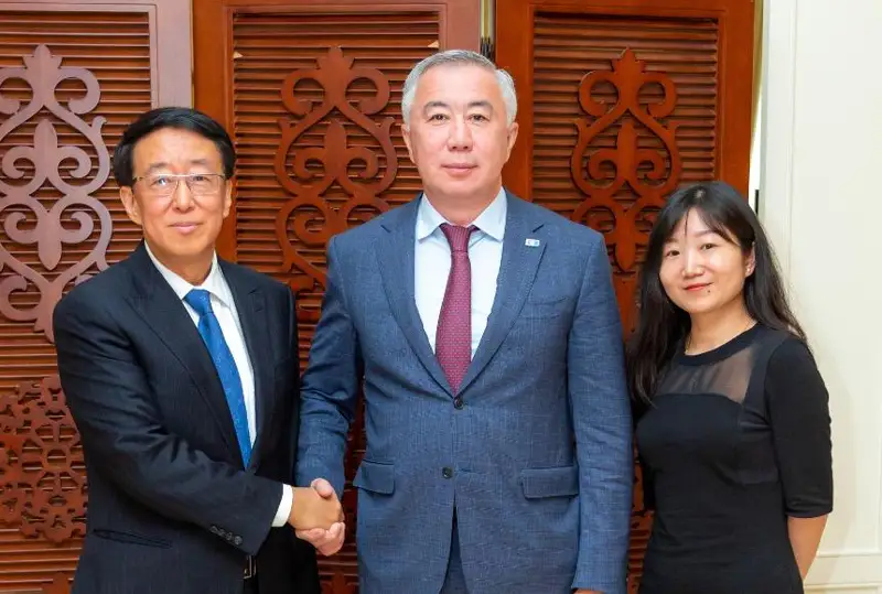 Serik Jumanǵarın Jingdong Group (JD Group) korporatsııasynyń vıtse-prezıdenti Larrı Lımen kezdesti