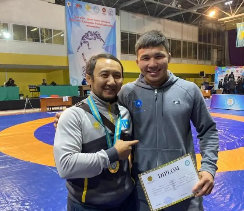Nurqoja Qaıpanov erkin kúresten reıtıngtik týrnırde kúmis medal aldy
