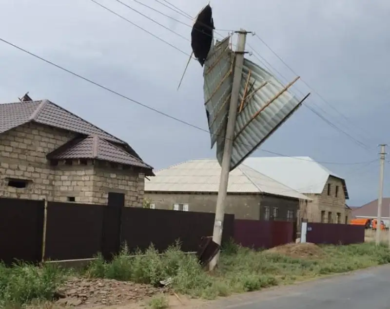 Из-за ветра пять сел остались без электричества в Атырауской области