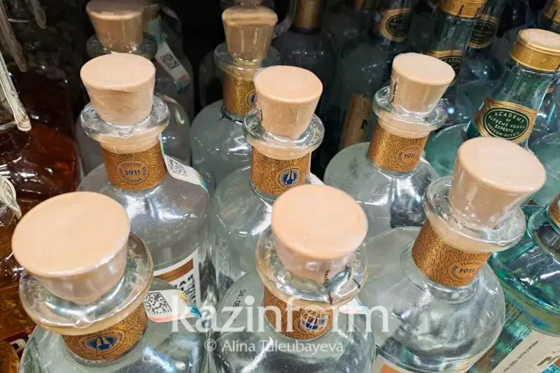19 jastaǵy petropavldyq 500 lıtr araqty zańsyz satpaq bolǵan