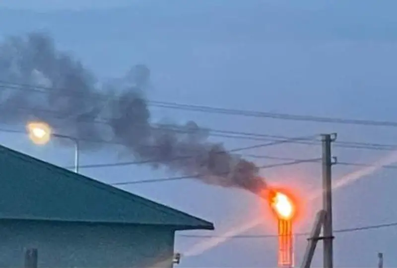 Atyraý munaı óńdeý zaýytynyń murjasynda taǵy da gaz alaýy jandy
