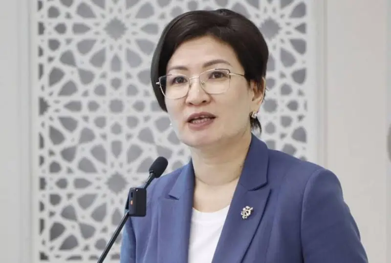 Сенатор от СКО Асем Рахметова принесла присягу депутата