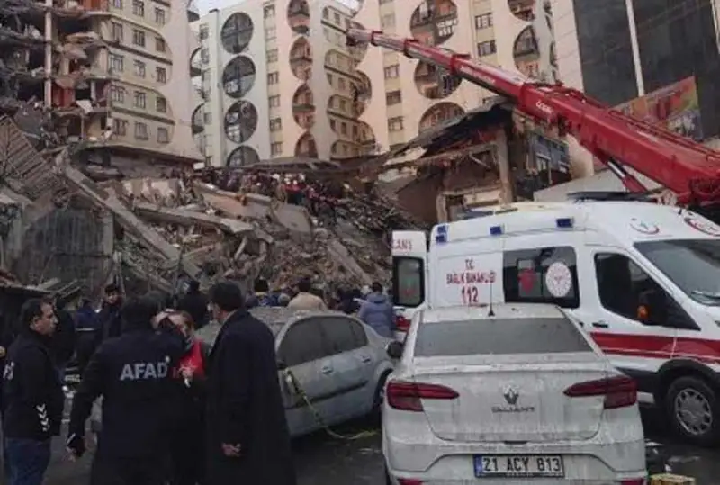 Túrkııada búgin ekinshi ret jer silkindi