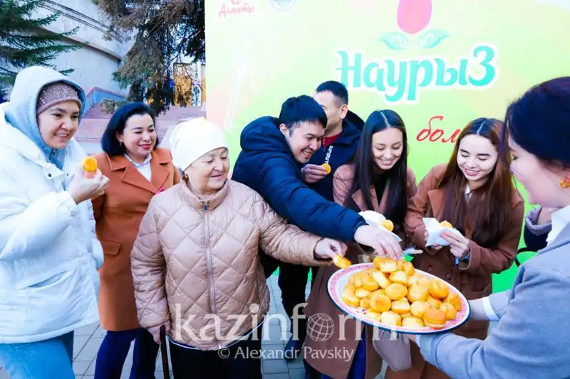 Избирателей в Алматы угощают Наурыз-коже и баурсаками