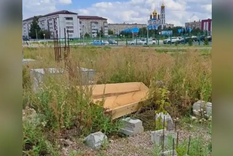 Пустой гроб обнаружили на улице жители Петропавловска